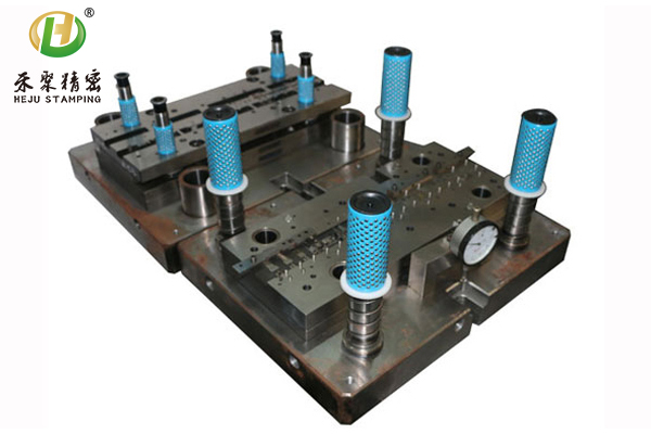 连续模(级进模) 连续模(级进模)