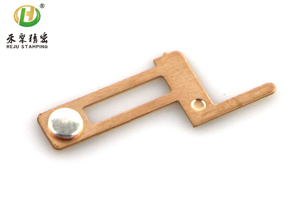 精密继电器铆合件